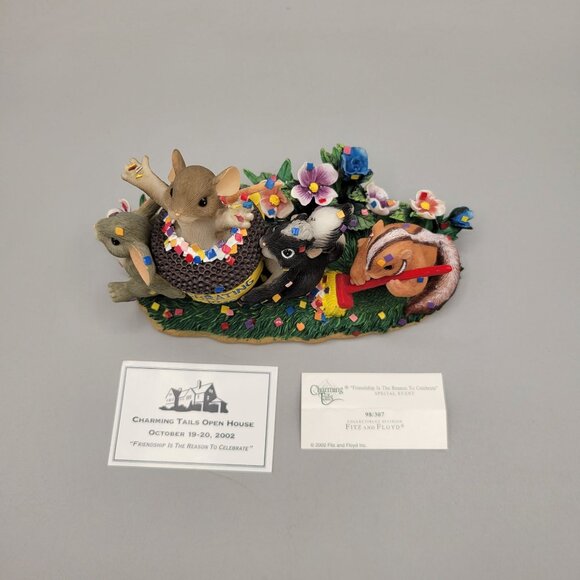 Charming Tails Friendship is the Reason to Celebrate Spec Event Figurine 2002 - Picture 7 of 8